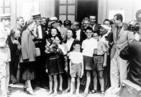 Laurel and Hardy and their wives arrival in San Remo.